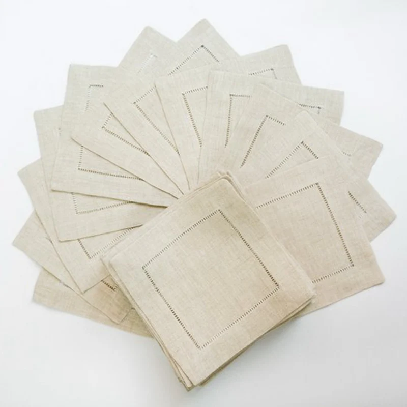 Serviette de table à ourlet ajouré en coton brodé
