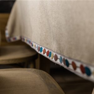 table avec nappe basque