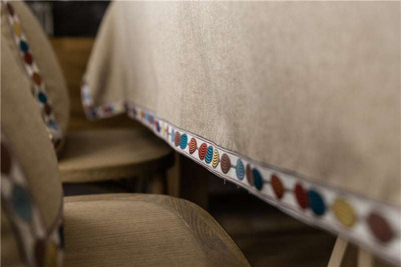 table avec nappe basque