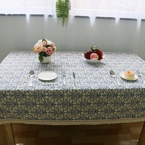 table élégante avec nappe carré