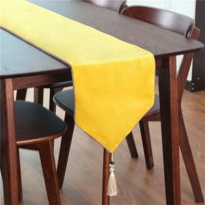 chemin de table jaune vif