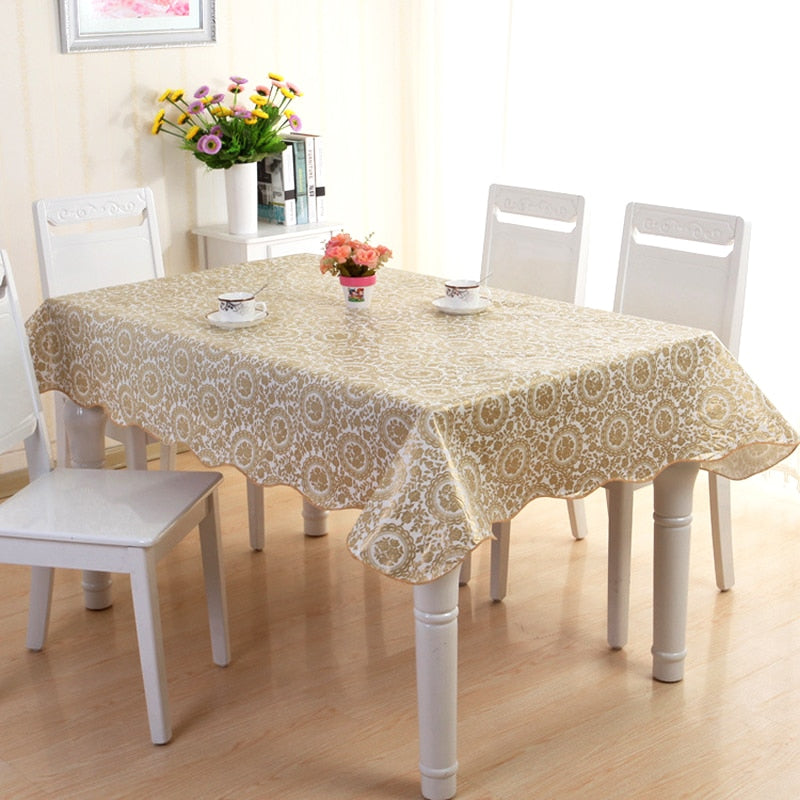nappe élégante blanche et dorée