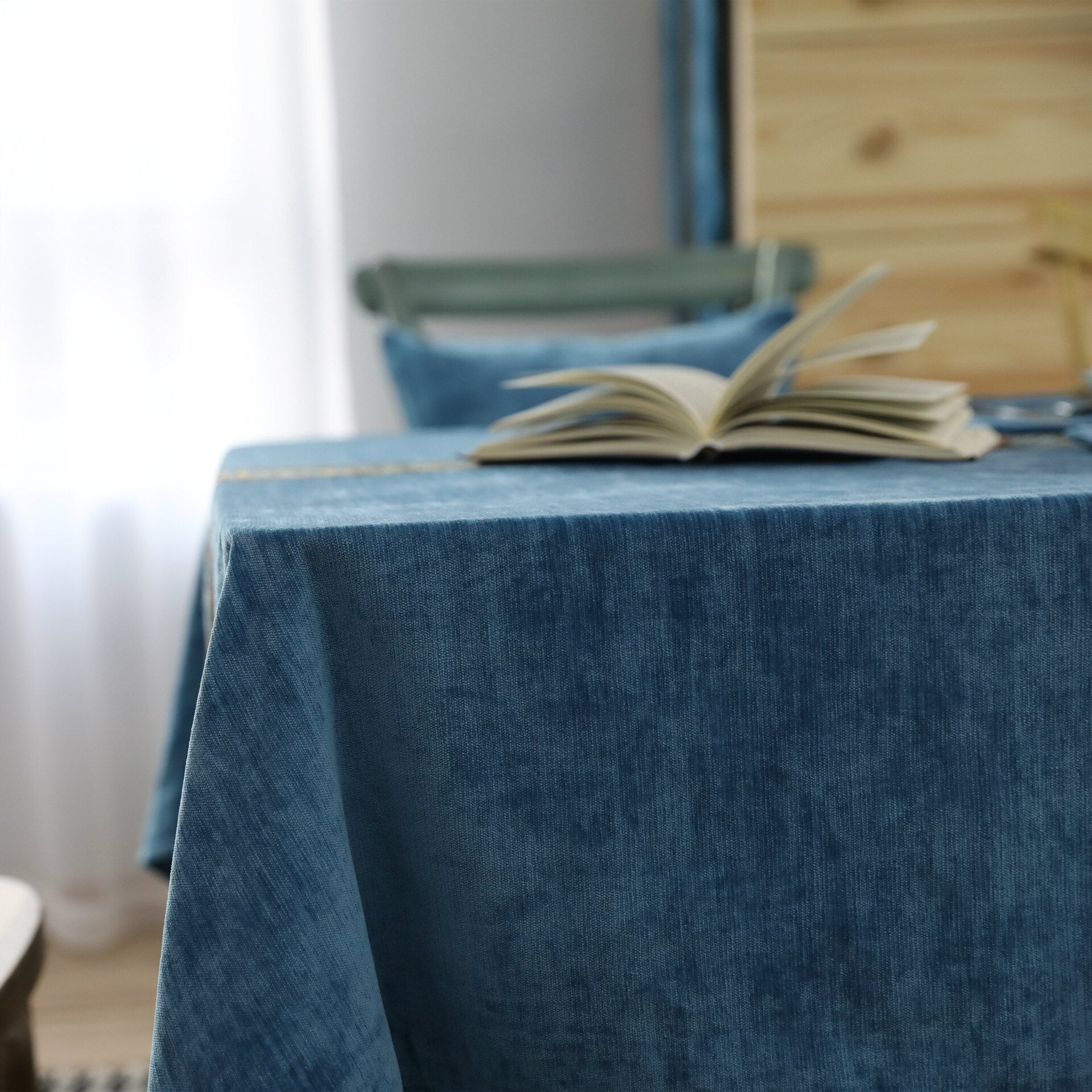 élégante nappe bleue pour table
