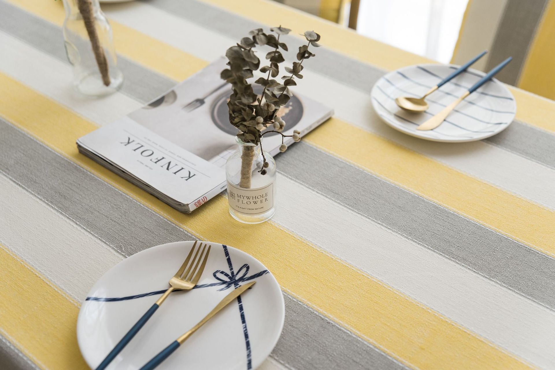 décoration de table jaune et grise