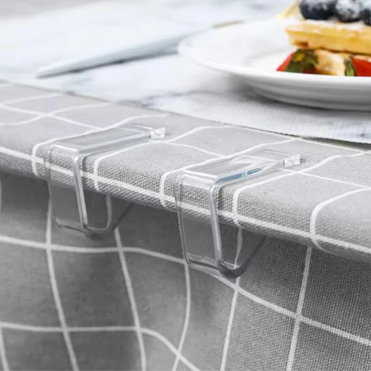 Pince nappe en plastique transparent – Image 3